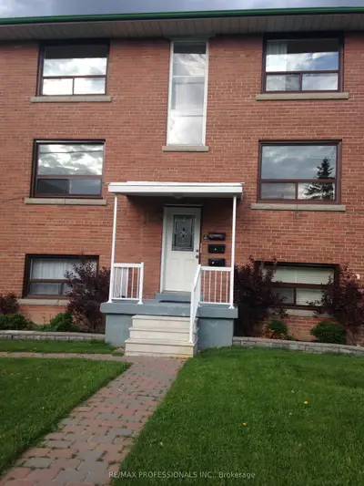 3 Lacey Avenue Top Flr, Toronto W03, On M6m 3l6
