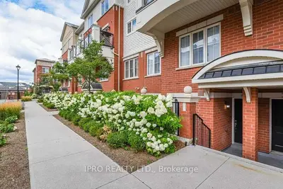 Condo Townhouse in Oakville