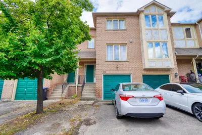 Att/Row/Townhouse in Brampton