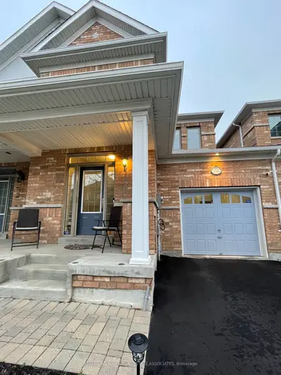 Att/Row/Townhouse in Milton