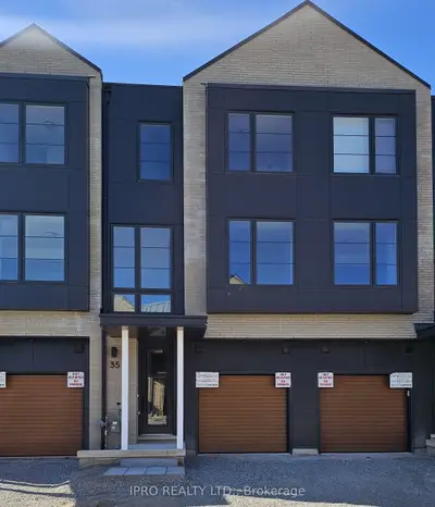 Condo Townhouse in Burlington