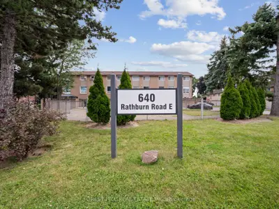 Condo Townhouse in Mississauga