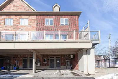 Condo Townhouse in Burlington
