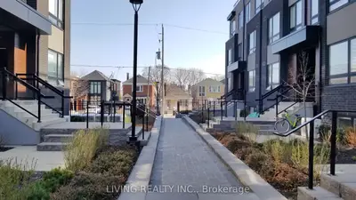 1100 Briar Hill Avenue 203, Toronto W04, On M6b 0a9