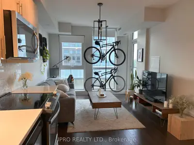17 Zorra Street 402, Toronto W08, On M8z 0c8