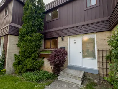 3150 Queen Frederica Drive 11, Mississauga, On L4y 3a8