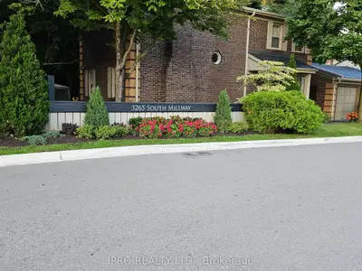 Condo Townhouse in Mississauga