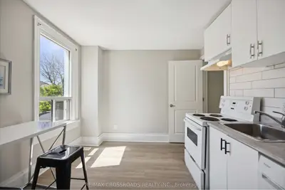 148 Fifth Street 2nd Flr, Toronto W06, On M8v 2z7