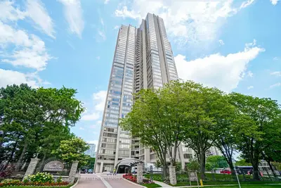 2045 Lake Shore Boulevard 806, Toronto W06, On M8v 2z6