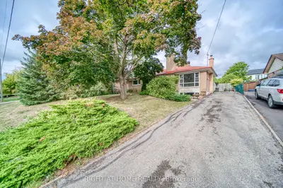 Detached in Oakville