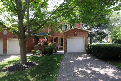 Condo Townhouse in Oakville