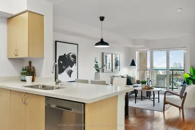 60 Heintzman Street 737, Toronto W02, On M6p 5a1