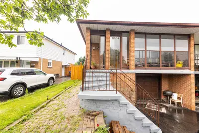 6884 Darcel Avenue, Mississauga, On L4t 2w5
