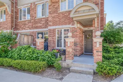 47 Hays Boulevard 22, Oakville, On L6h 0j1