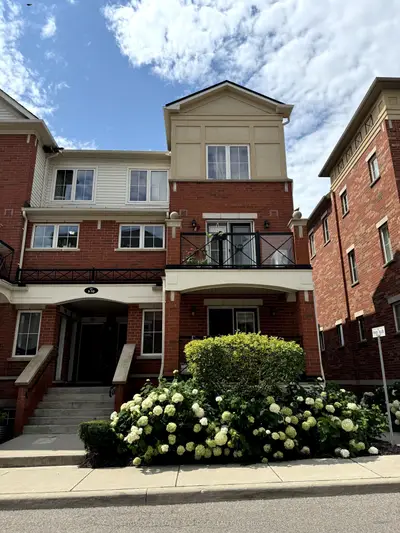 31 Hays Boulevard 5, Oakville, On L6h 0j1