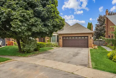 1068 Rockcliffe Court, Oakville, On L6m 1b8