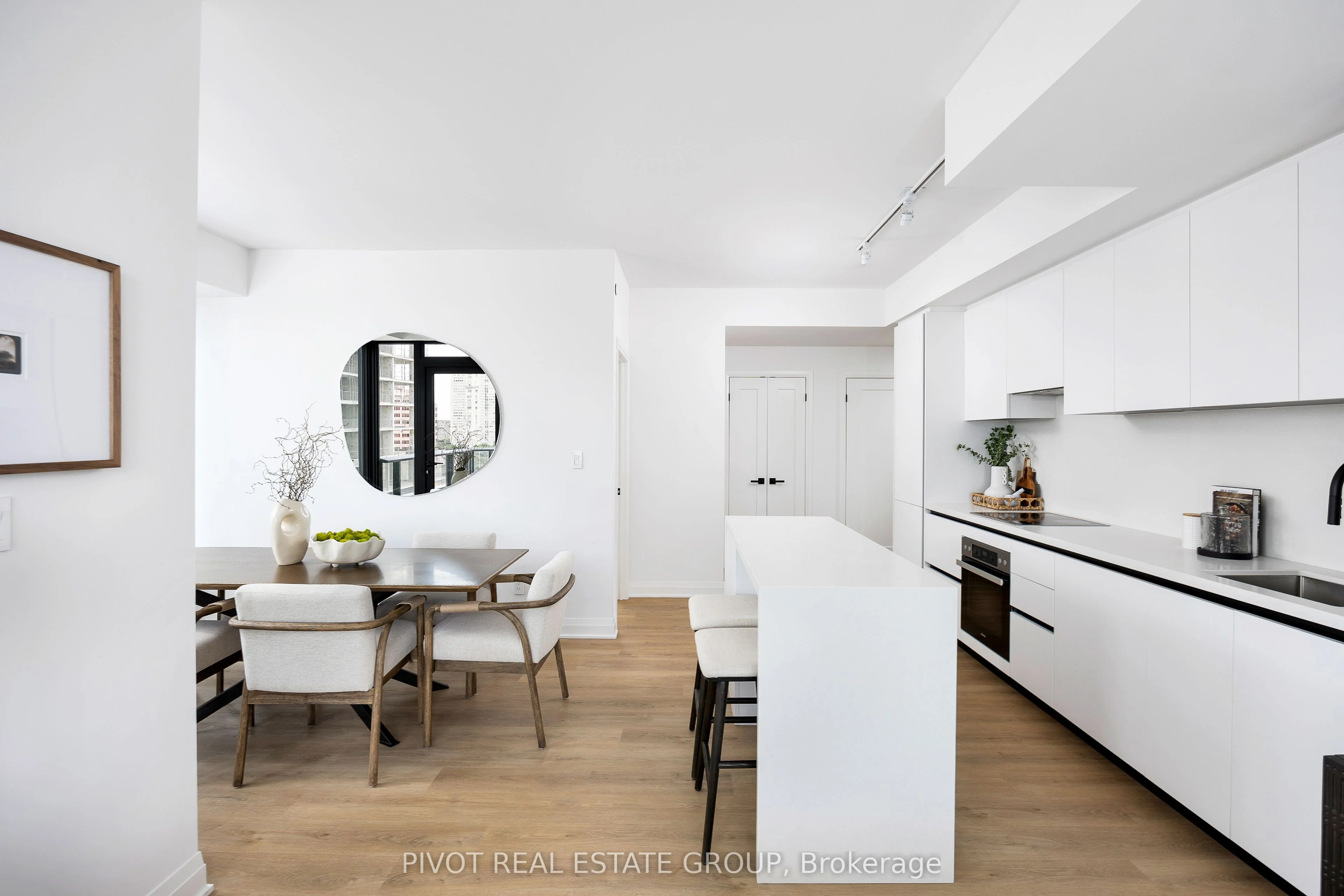 4023 The Exchange 904, Mississauga, ON L5B 0N4