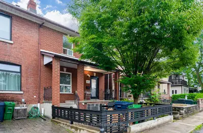 Triplex in Toronto