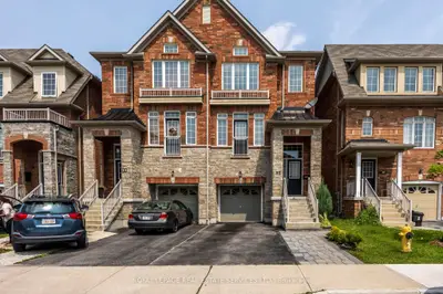 22 Betty Nagle Street, Toronto W05, On M9m 0e2