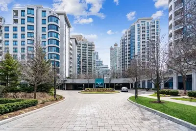2087 Lake Shore Boulevard W 1601, Toronto W06, On M8v 4g3