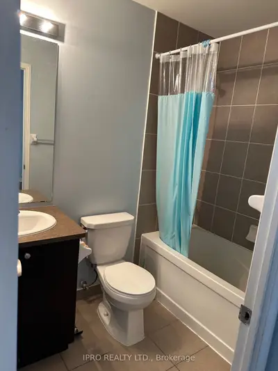 339 Rathburn Road W 119, Mississauga, On L5b 0c8