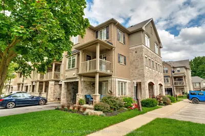Condo Townhouse in Burlington