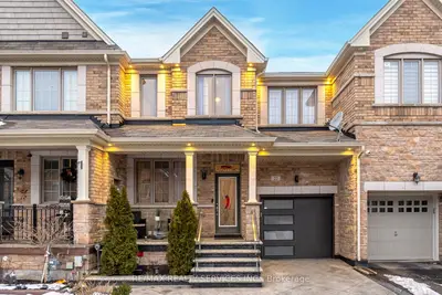 Att/Row/Townhouse in Brampton