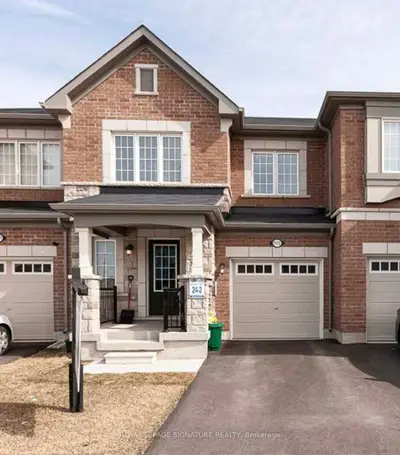 Att/Row/Townhouse in Milton