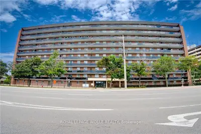 3533 Derry Road E 1006, Mississauga, On L4t 1b1