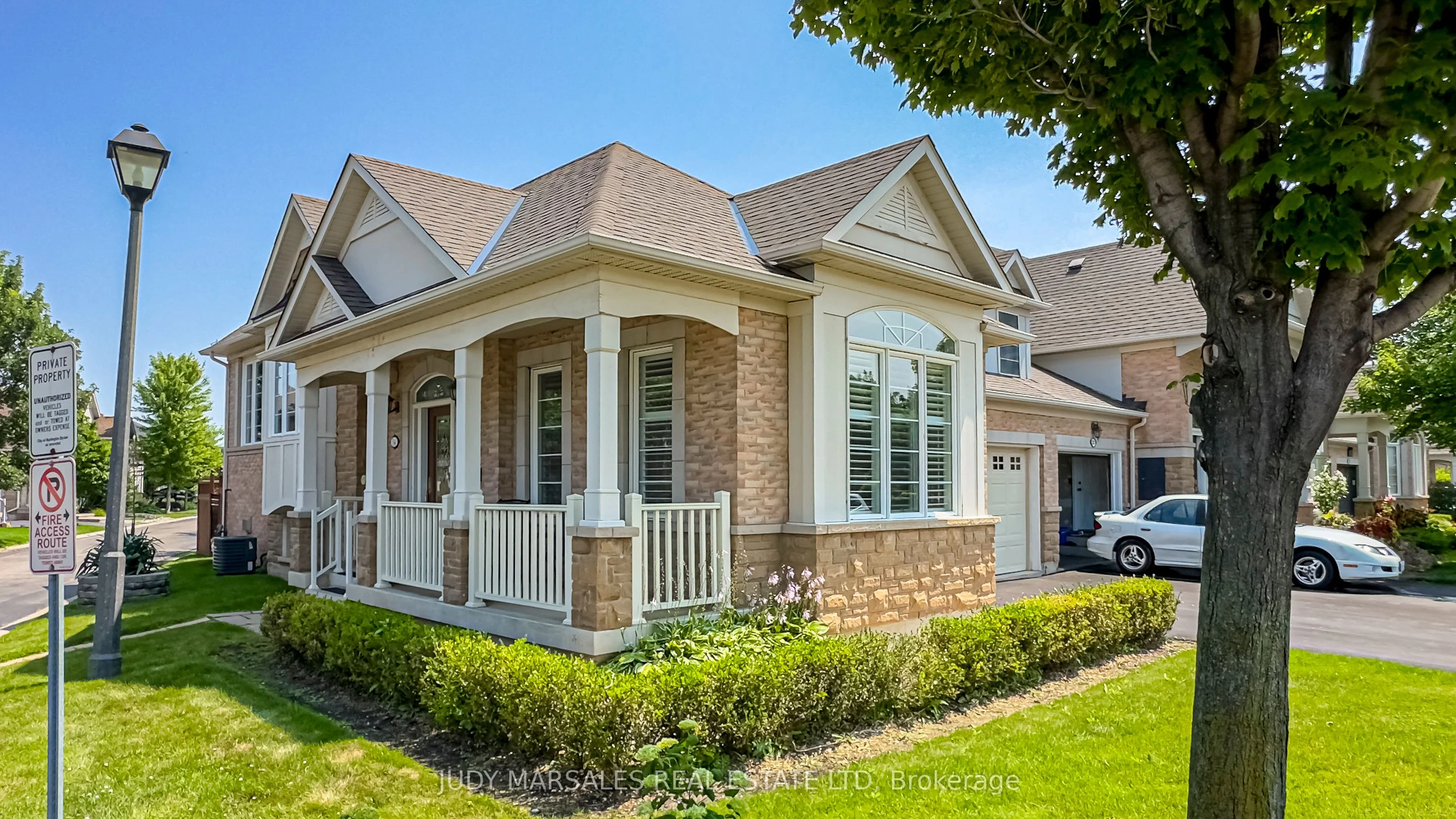 Att/Row/Townhouse in Burlington