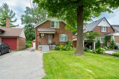 16 Landour Avenue Lower, Toronto W03, On M6m 4j4