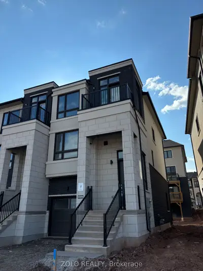 Att/Row/Townhouse in Oakville