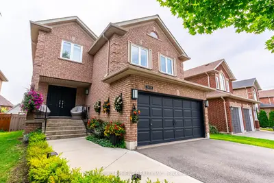 Detached in Oakville