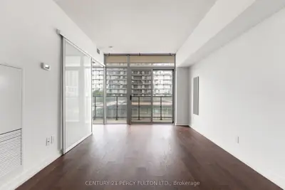 105 The Queensway Avenue 301, Toronto W01, On M6s 5b5