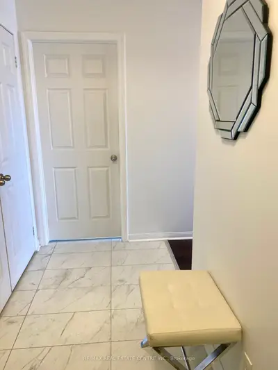 5705 Long Valley Road 410, Mississauga, On L5m 0m3