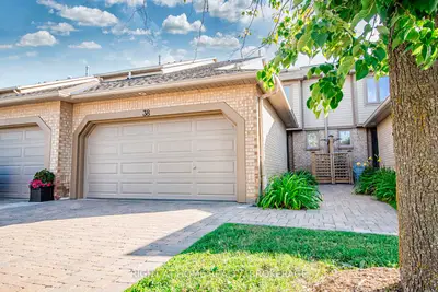 Condo Townhouse in Mississauga