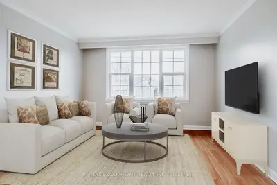 65 Fairfield Avenue A, Toronto W06, On M8w 1r6