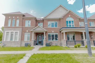 Att/Row/Townhouse in Brampton