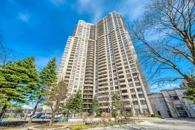 35 Kingsbridge Garden Circle 807, Mississauga, On L5r 3z5