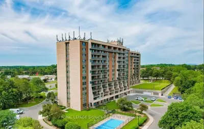 2929 Aquitaine Avenue 902, Mississauga, On L5n 2c7