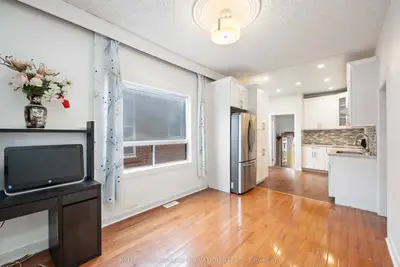 98 Heman St Street, Toronto W06, On M8v 1x5