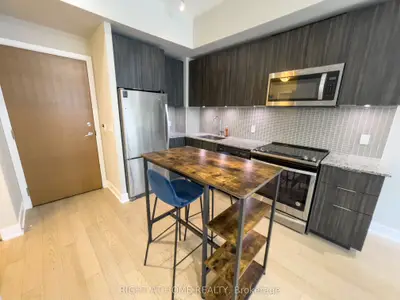30 Shore Breeze Drive 534, Toronto W06, On M8v 0j1