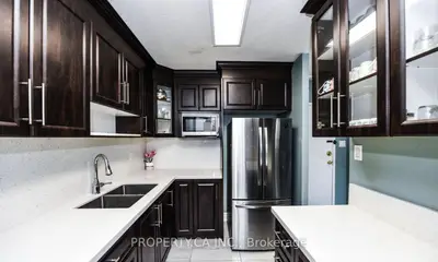 1050 Stainton Drive 102, Mississauga, On L5c 2t7