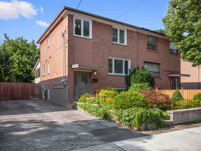 112 Edinborough Court, Toronto W03, On M6n 2e8