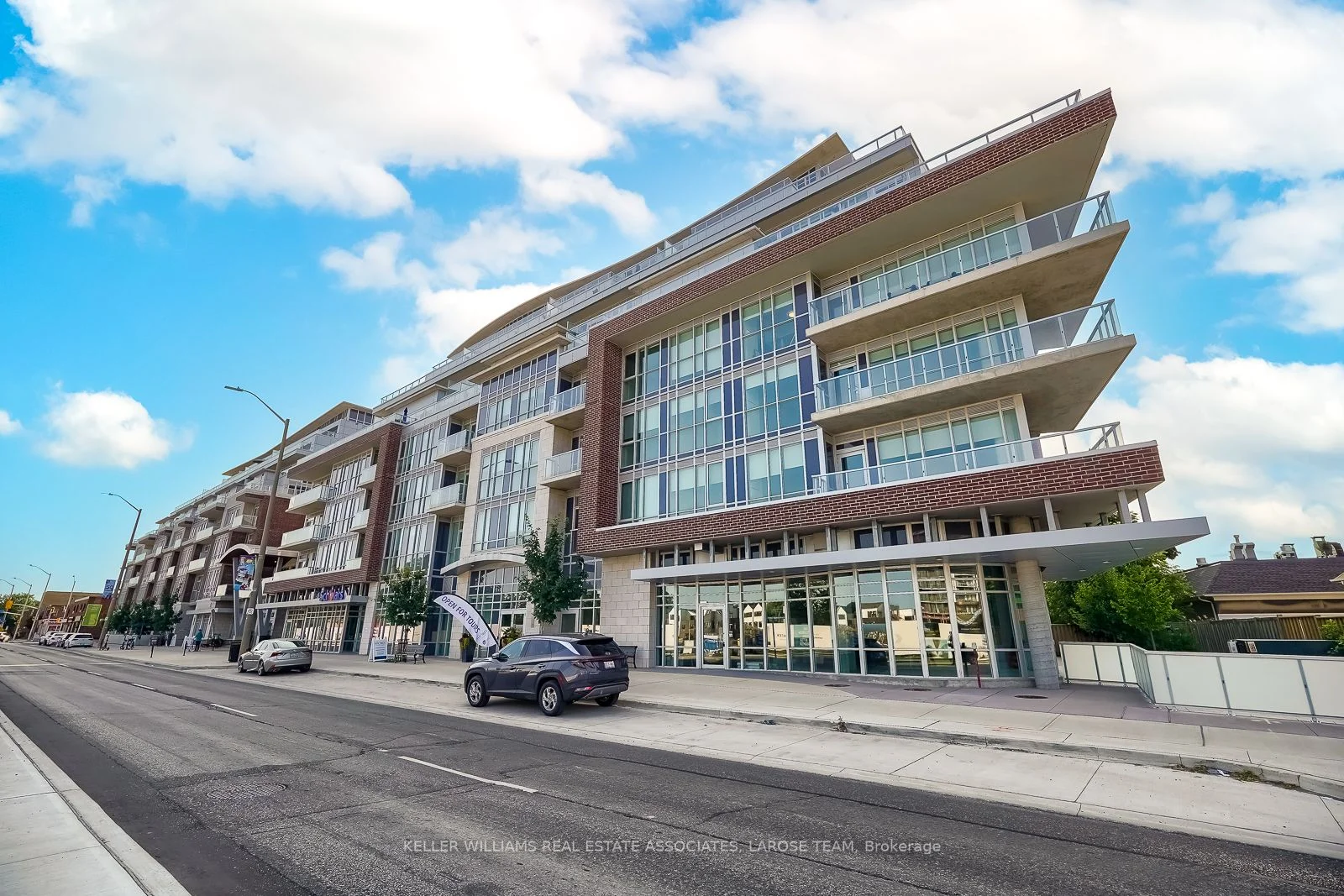 270 Lakeshore Road W 216, Mississauga, On L5h 1g6