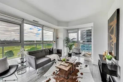 33 Shore Breeze Drive 1104, Toronto W06, On M8v 0g1
