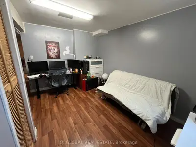 Room in Toronto