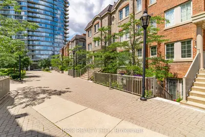 Condo Townhouse in Toronto