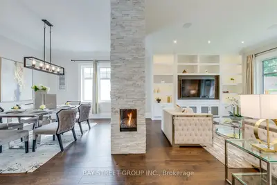 Detached in Oakville