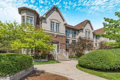 38 Gibson Avenue 19, Toronto W04, On M9n 0a5